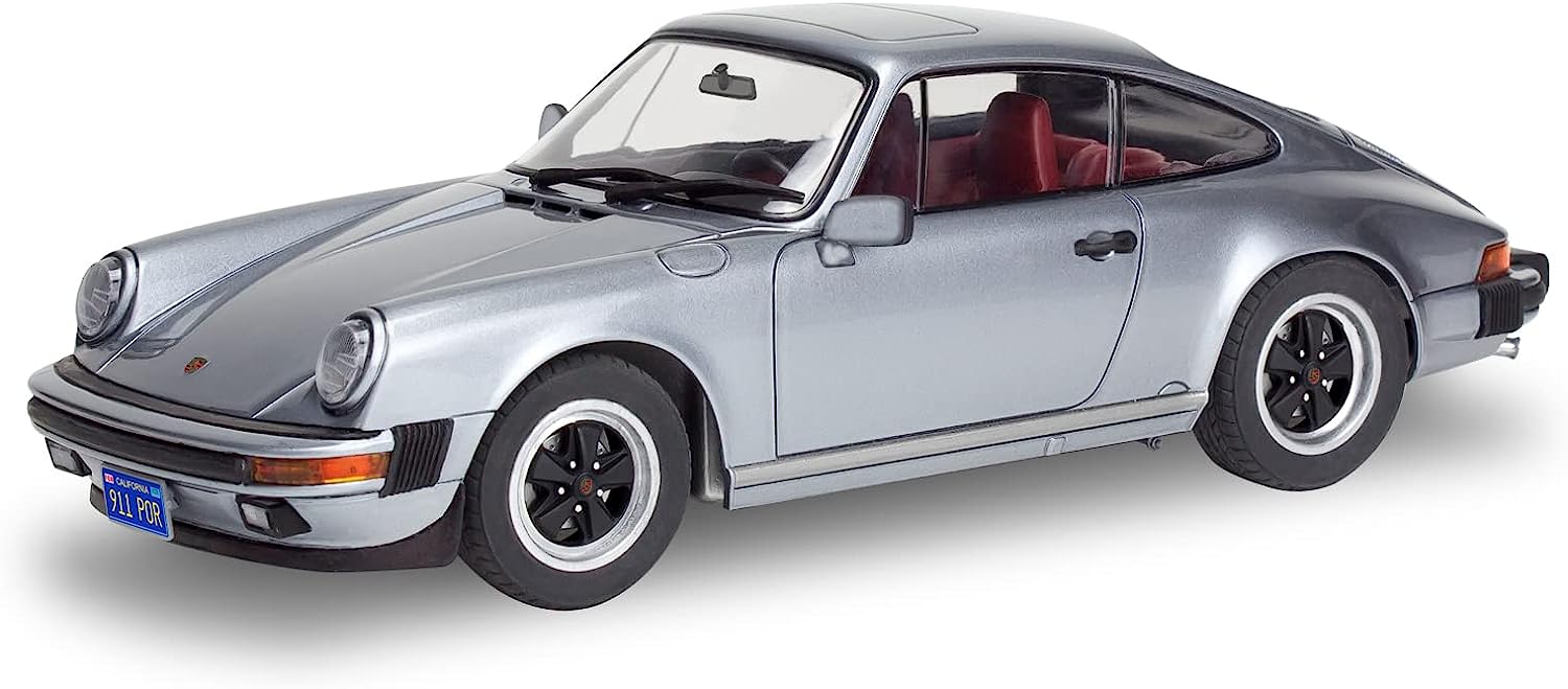 Revell - 1/24 Porsche 911 Carrera 3.2 Coupe Model Kit